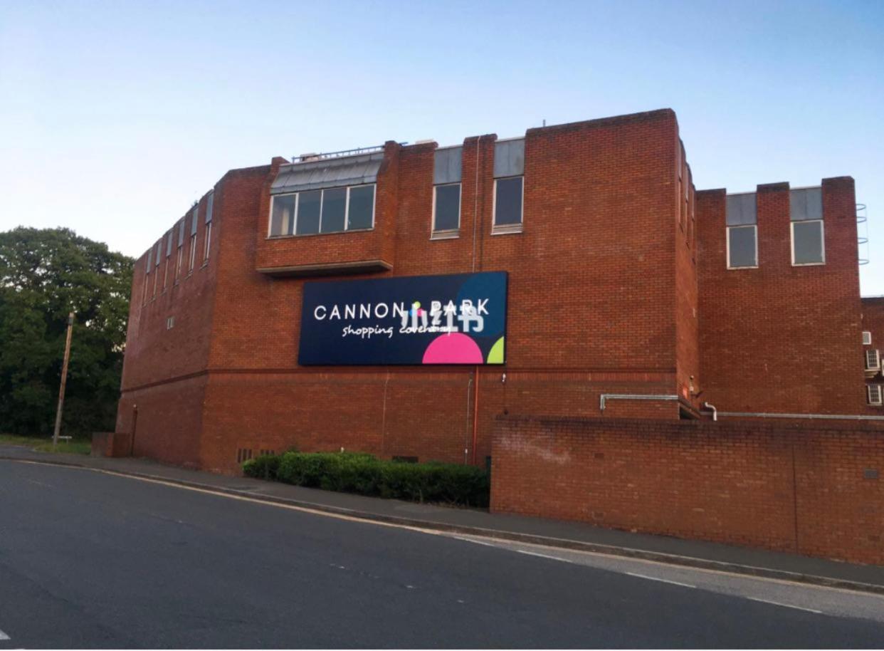 Pensión Double Close To Uni & Shopping Center & Free Parking *