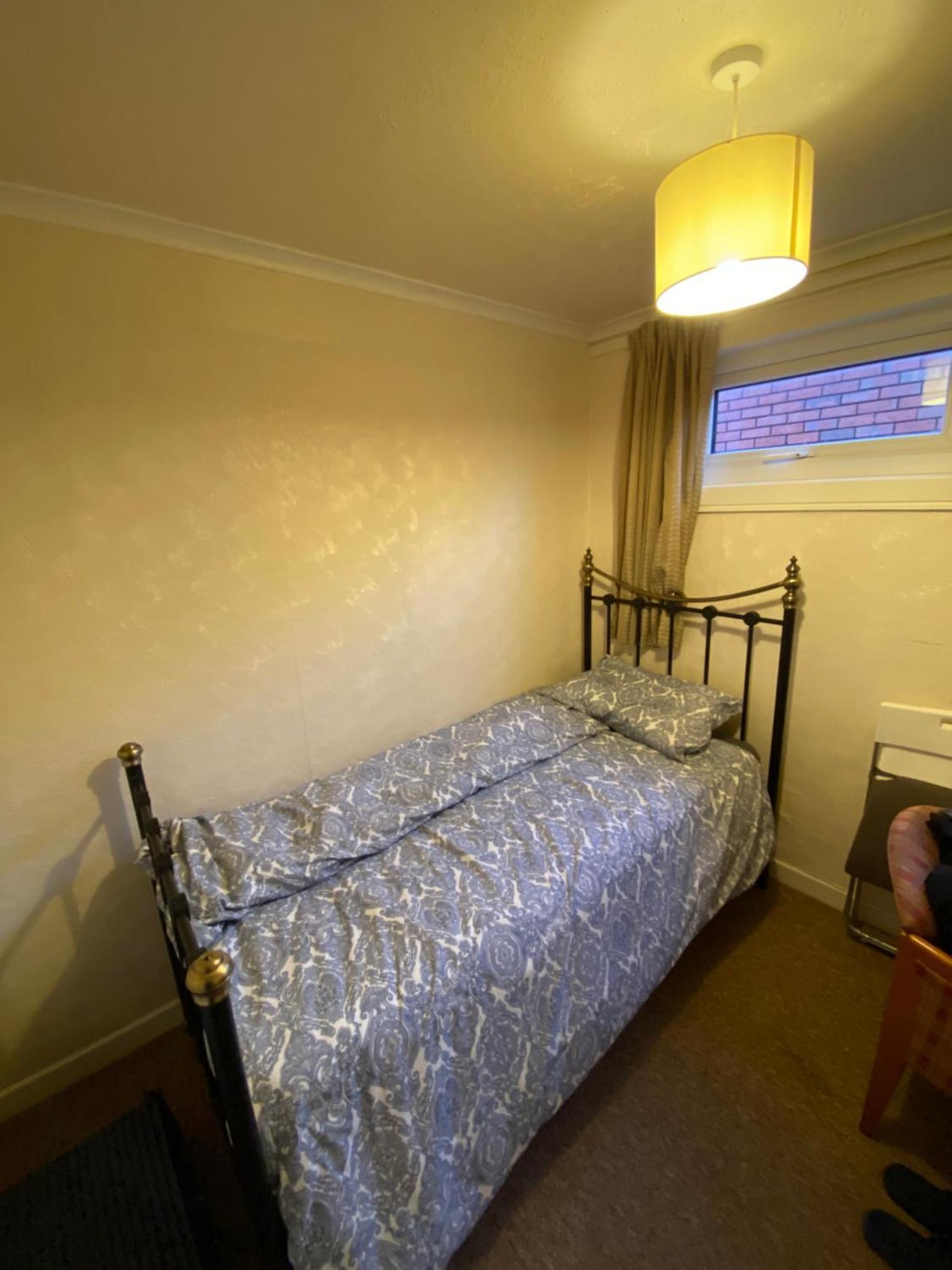 Double Close To Uni & Shopping Center & Free Parking Pensión Coventry