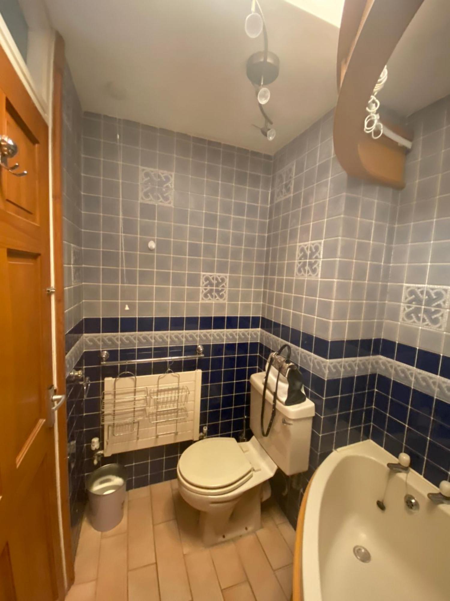 Double Close To Uni & Shopping Center & Free Parking Pensión *