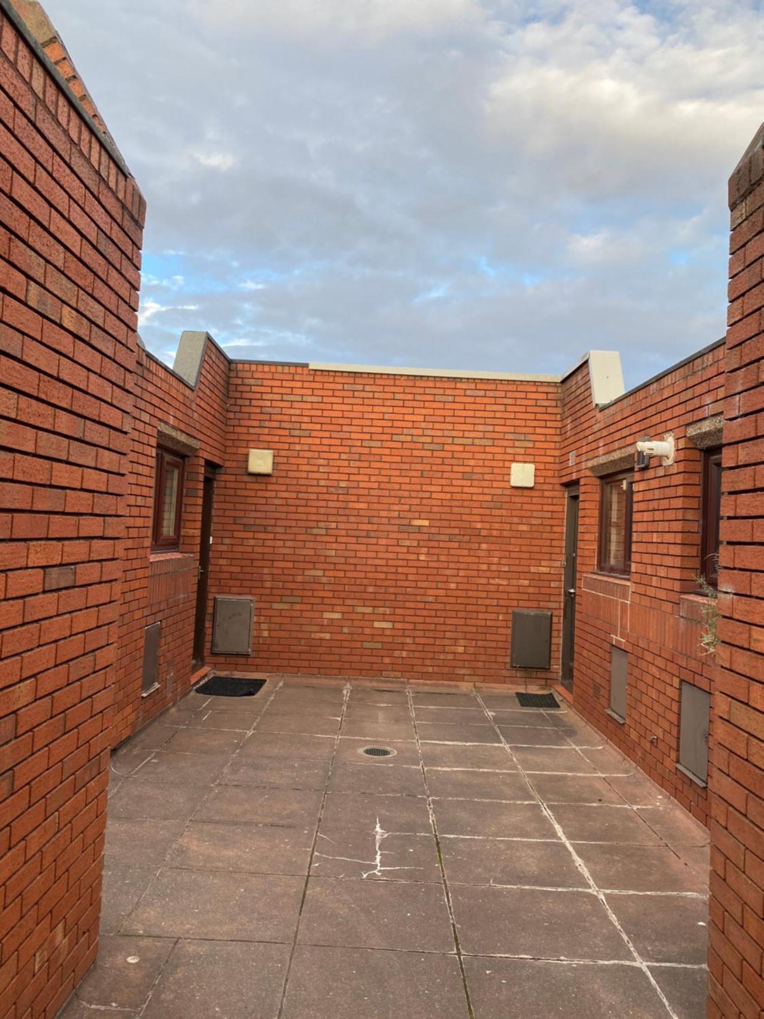 Pensión Double Close To Uni & Shopping Center & Free Parking *